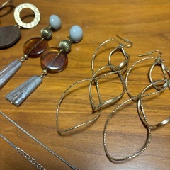 ピアス バングル ネックレスの画像