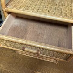 小型収納家具　ラタンの画像