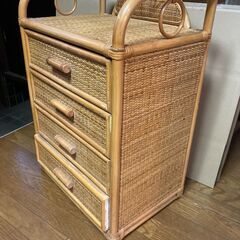 小型収納家具　ラタンの画像