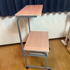 パソコンデスクの画像