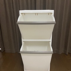 おまけあり‼️ニトリキャスター付き2段分別ゴミ箱（ホワイト）キッチンやランドリーに最適！の画像