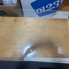 ガラステーブルの画像