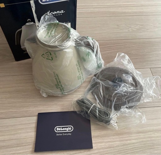 新品同様！！【De'Longhi】電気ケトル 1.01L
