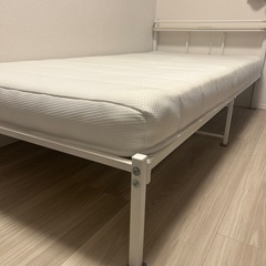 ニトリベッドフレームとマットレスの画像