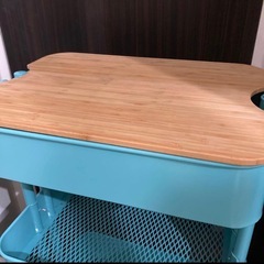 決まりました【中古】IKEA ロースコグ　キャスター付き 3段 スチールワゴン+専用ホ-グスマ（蓋、まな板、鍋敷）ターコイズ（水色）の画像