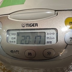 🟪炊飯器番号12 TIGER 2016年製【5.5合炊き】の画像