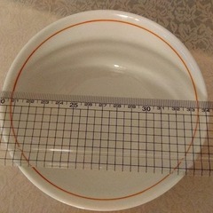 白い柄入り丼茶碗の画像