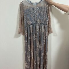 ブルーのドレスの画像