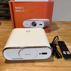 プロジェクター、スクリーン80インチの画像