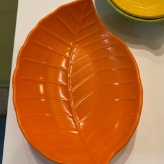 葉っぱ　リーフ型　お皿　小物入れ　プラスチック　三色セットの画像