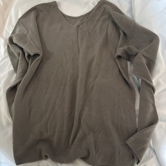 グレー系の長袖の画像