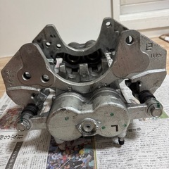 ブレーキキャリパー　左右の画像
