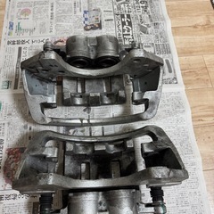 ブレーキキャリパー　左右の画像