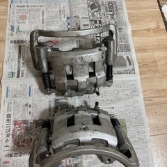 ブレーキキャリパー　左右の画像