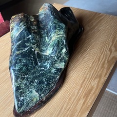 カンラン石鑑賞石台座付き
の画像