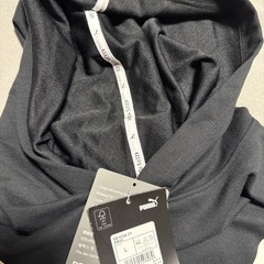 【新品】 PUMAパーカー ブラック　レディースの画像