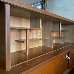 木製しっかりした収納家具の画像