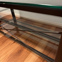 ガラスのテレビ台の画像