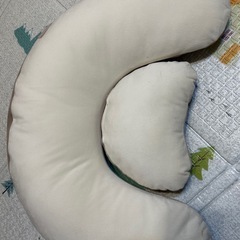 エールべべ　授乳クッションの画像