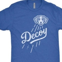 米国直輸入❗️❗️【新品】ドジャース・大谷選手の愛犬「デコピン（デコイ）」デザインTシャツ Decoy T-Shirt デコピンTシャツの画像