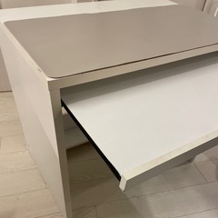 引き出し付きデスクの画像