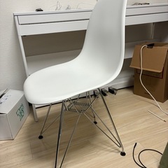 白い椅子の画像