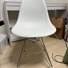 白い椅子の画像