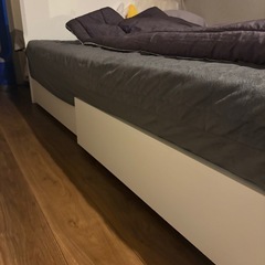 ホワイトダブルベッドの画像