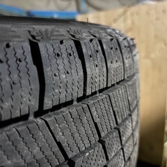 ブリザックVRX3 235/45r17 23年製 1シーズン使用バリ溝イボ残りの画像