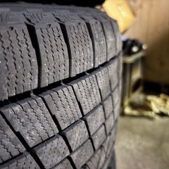 ブリザックVRX3 235/45r17 23年製 1シーズン使用バリ溝イボ残りの画像