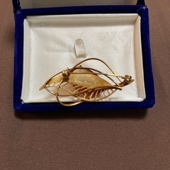 ゴールドカラー 瑪瑙 ブローチ 葉モチーフ ヴィンテージアクセサリーの画像