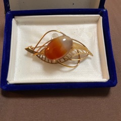 ゴールドカラー 瑪瑙 ブローチ 葉モチーフ ヴィンテージアクセサリーの画像
