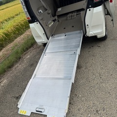 ホンダ　N box 福祉車両　リアゲート開閉後　スライド式　アルミ　3段スロープ付き　車椅子乗車　電動ウインチ付きです　距離も少ですの画像