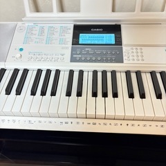 電子ピアノ　CASIO カシオ　光ナビゲーション　キーボード　の画像