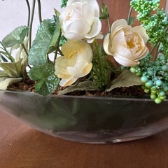 🌹アートフラワー　ガラス舟形花器　フラワーアレンジ　造花🌹の画像