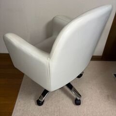 [格安]✨ﾋﾞｭｰﾃｨｰｶﾞﾚｰｼﾞ｢ｽﾏｰﾄﾈｲﾙﾁｪｱ(白)｣の画像