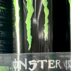 モンスターエナジー 355ml１本 ･ プリッツ 22.5g １つ ･ 濃厚担々麺 79g １つ ･ 清涼菓子 3g １つ ･チョコ菓子 3g １つの画像