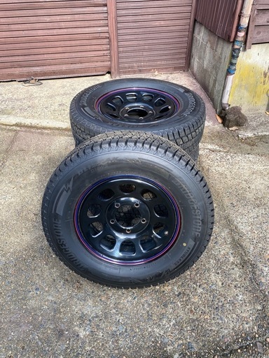 販売決まりました。　ブリヂストン　スタッドレス　4本 　デイトナホイール付き