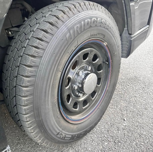 ブリヂストン ハイエース200系　スタッドレスタイヤ・ホイールセット