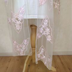 ストール　ホワイト×ピンク花の画像