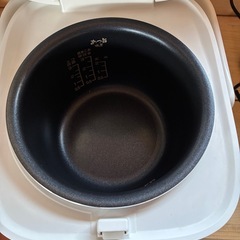 ハイアール　マイコン炊飯ジャー　2025年製の画像
