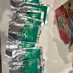 【決定済】猫の餌パウチ沢山の画像