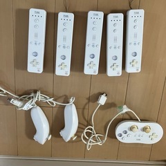 中古　wii 本体とソフト10本　コントローラー付きの画像