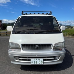 トヨタ ハイエース ホワイト ルーフラック付きの画像