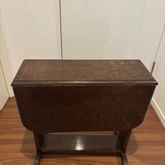 折りたたみ可能　テーブルの画像