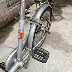 大人用三輪車の画像