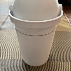 ピジョン ステール オムツ用ゴミ箱 の画像