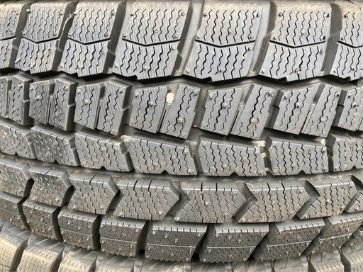 【お取引決まりました】DUNLOP 185/65R15 '24年製　冬タイヤ 美品　バリ溝　バリ山