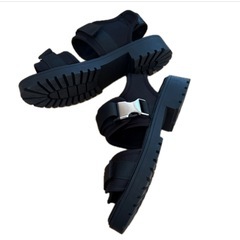 GU メタルバックルテープサンダルの画像