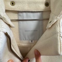 MERCURYDUOの白いコートの画像
